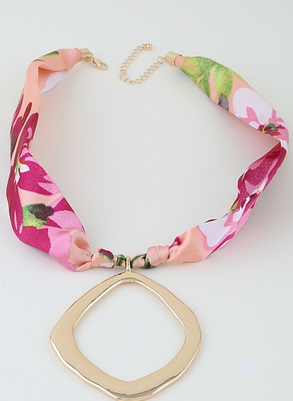 Hammered Pendant Flower Scarf Necklace $23.00 - Goldie B & Co Boutique