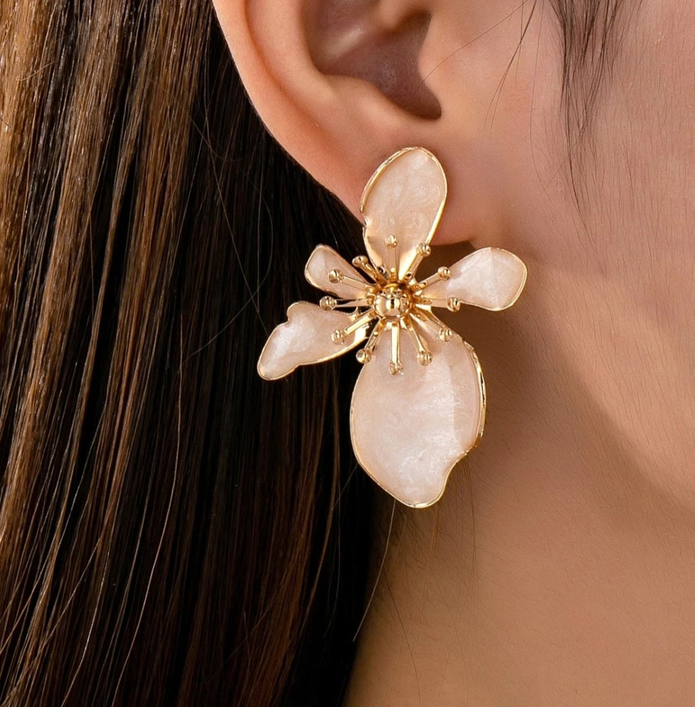 Epoxy Flower Stud Earrings - Goldie B & Co Boutique  