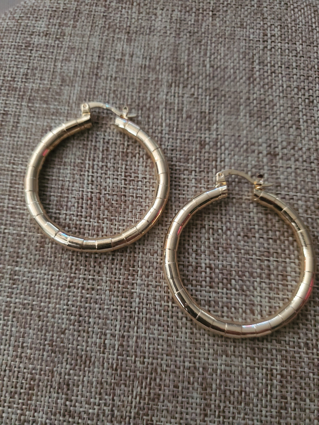 Suzanna Hoop Earrings - Goldie B & Co Boutique